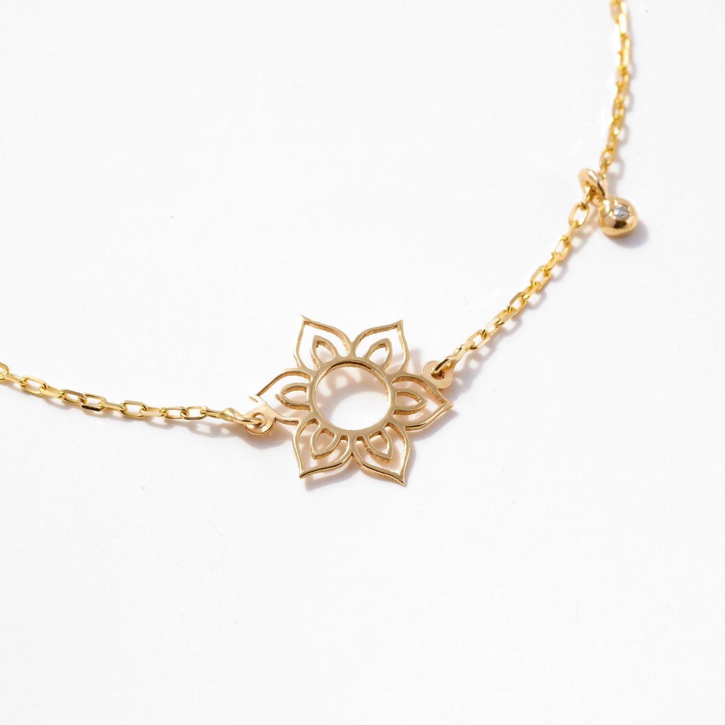 Blumenarmband mit Diamant