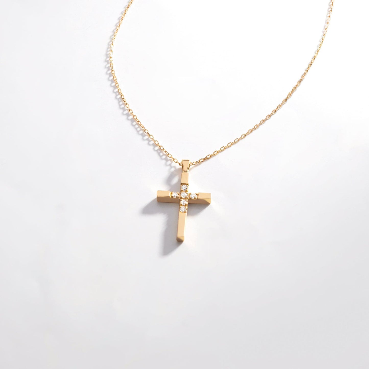 Kleine Diamantkreuz-Halskette