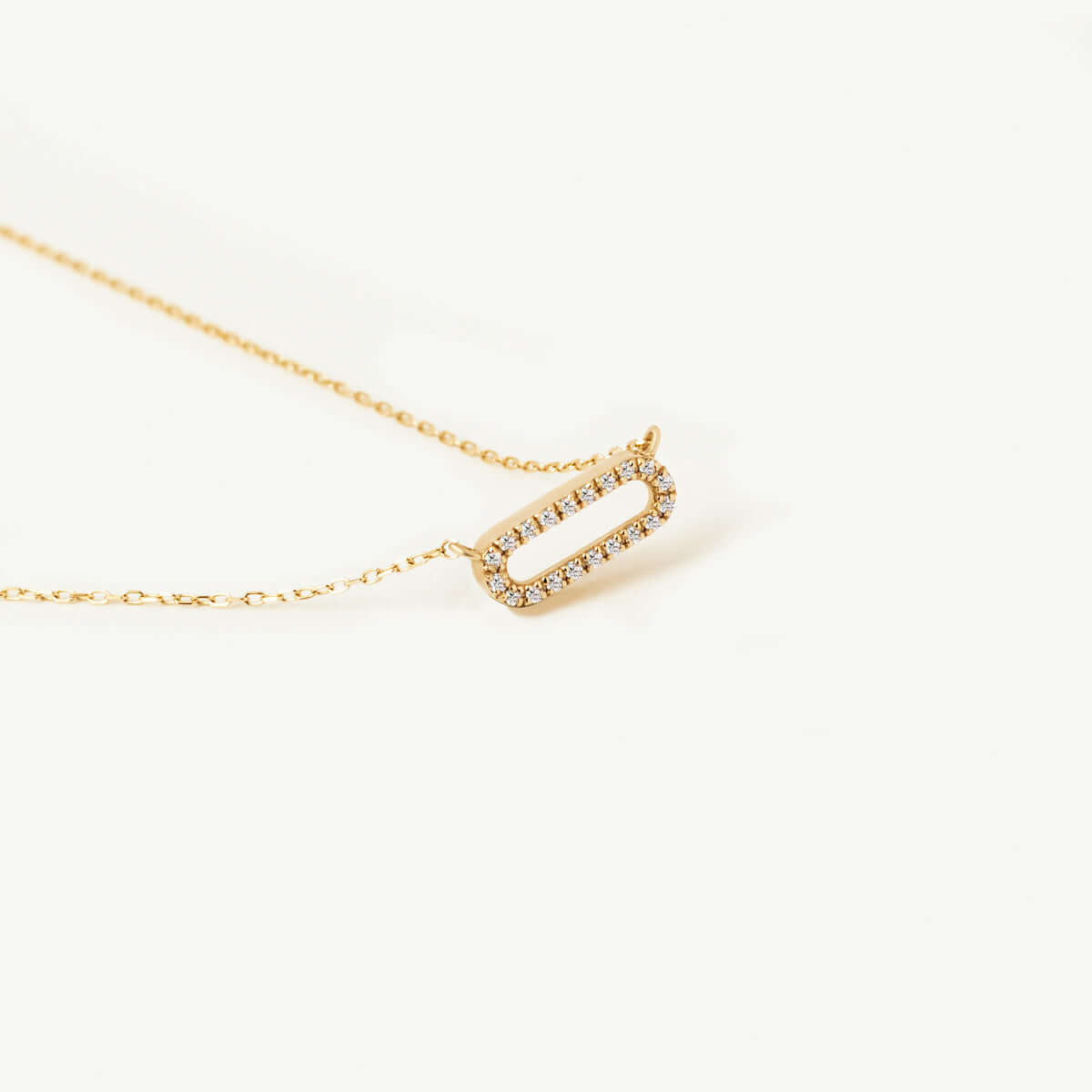 Halskette mit Diamant-Büroklammer-Anhänger