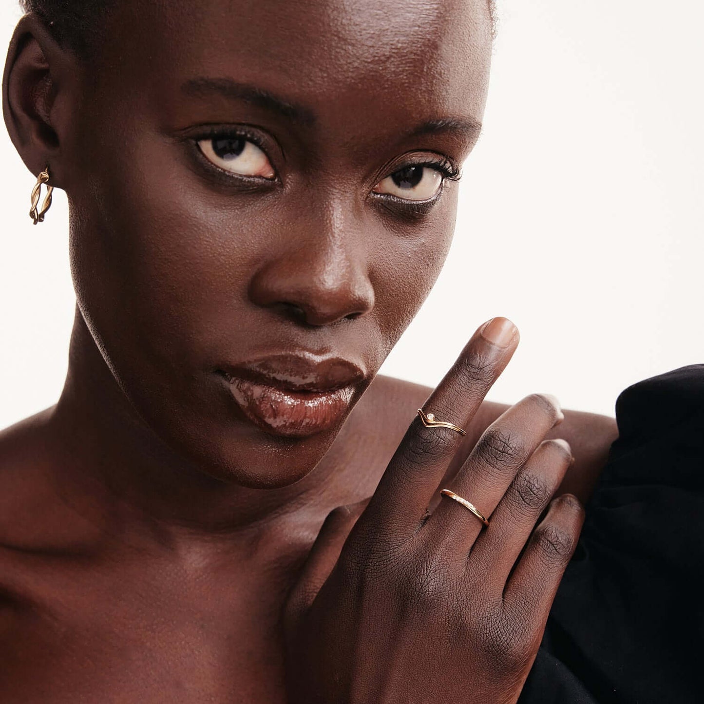 Diamond Solitaire V Ring in 585 solid gold