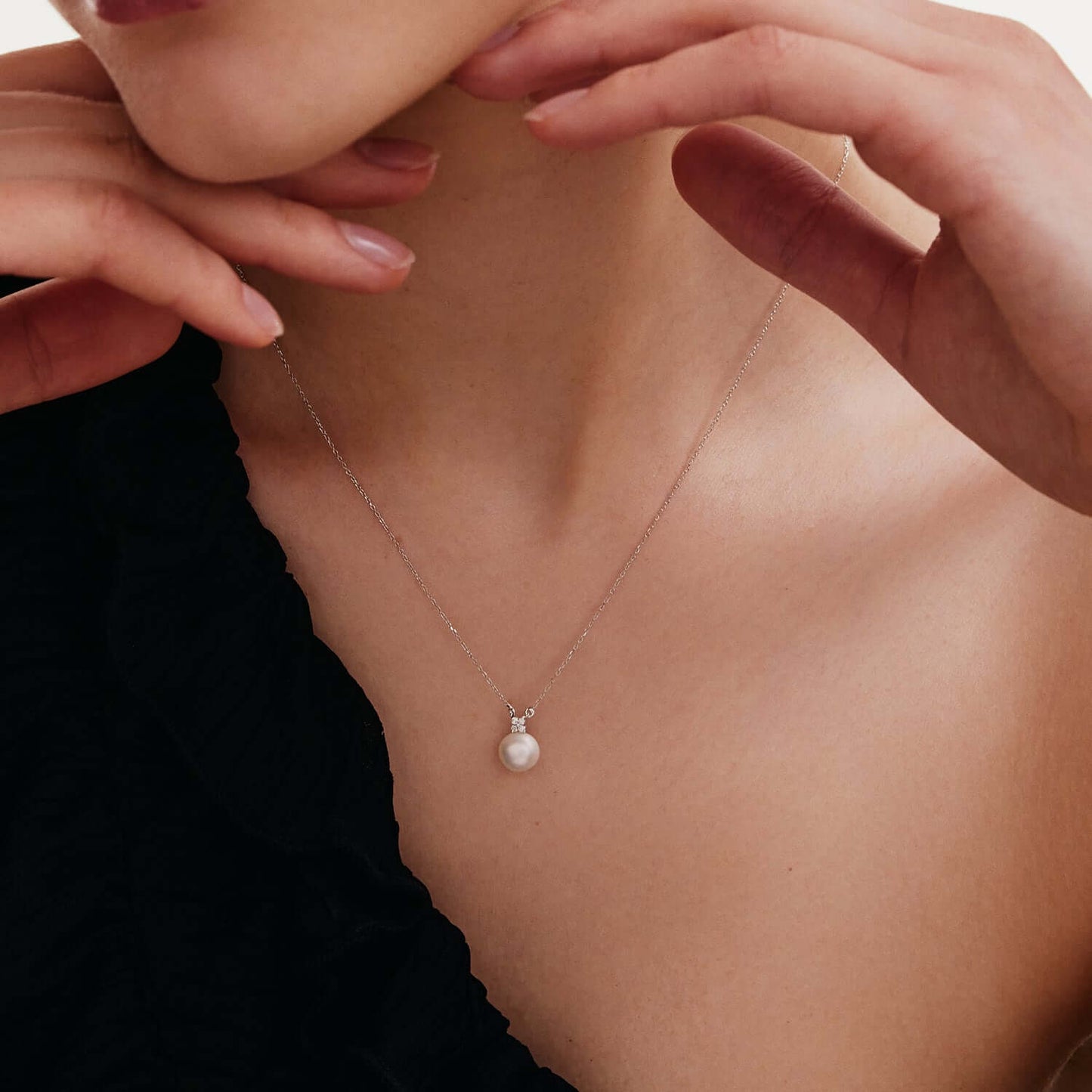 Diamantenblüte und Perlenkette