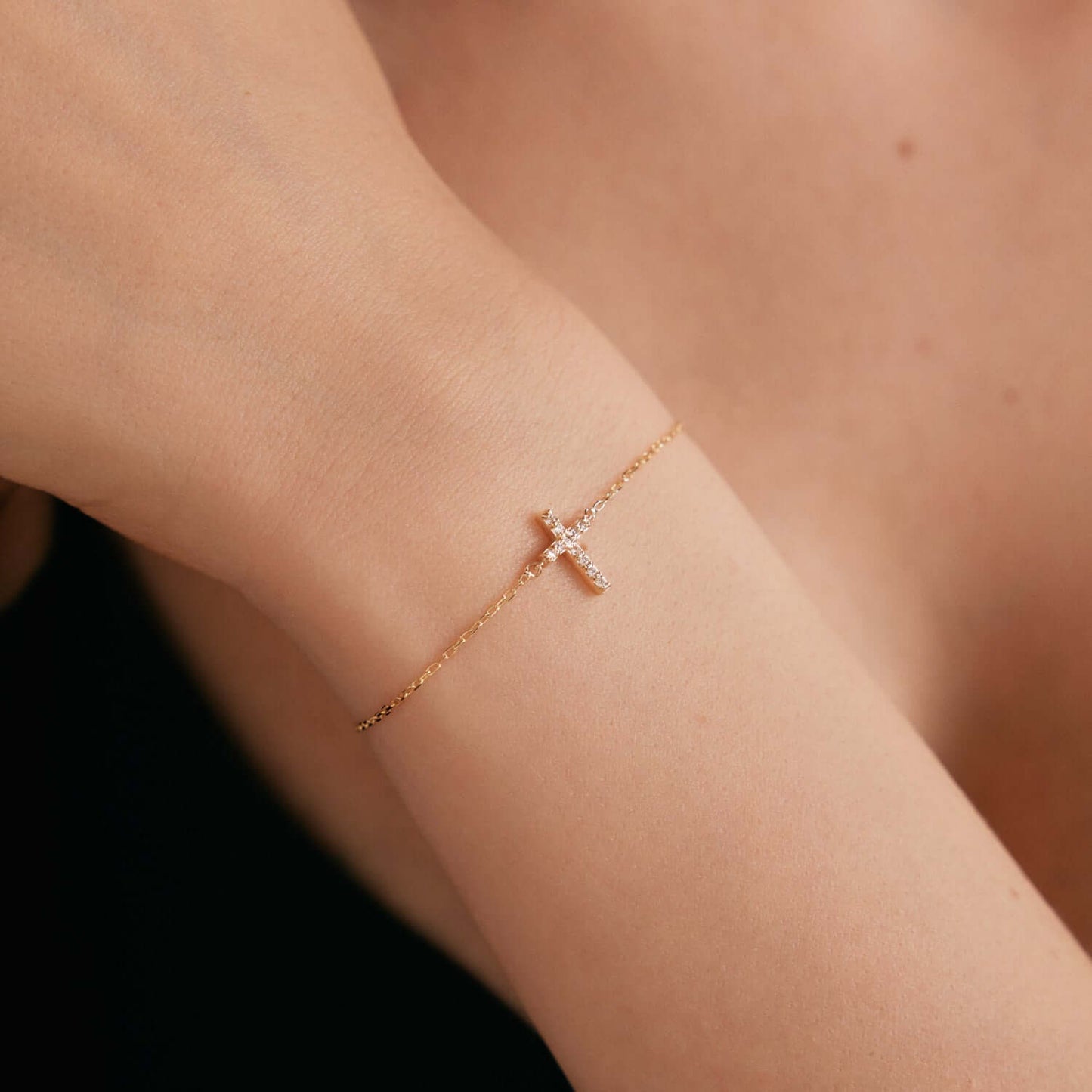 diamond cross bracelet in 585 solid gold