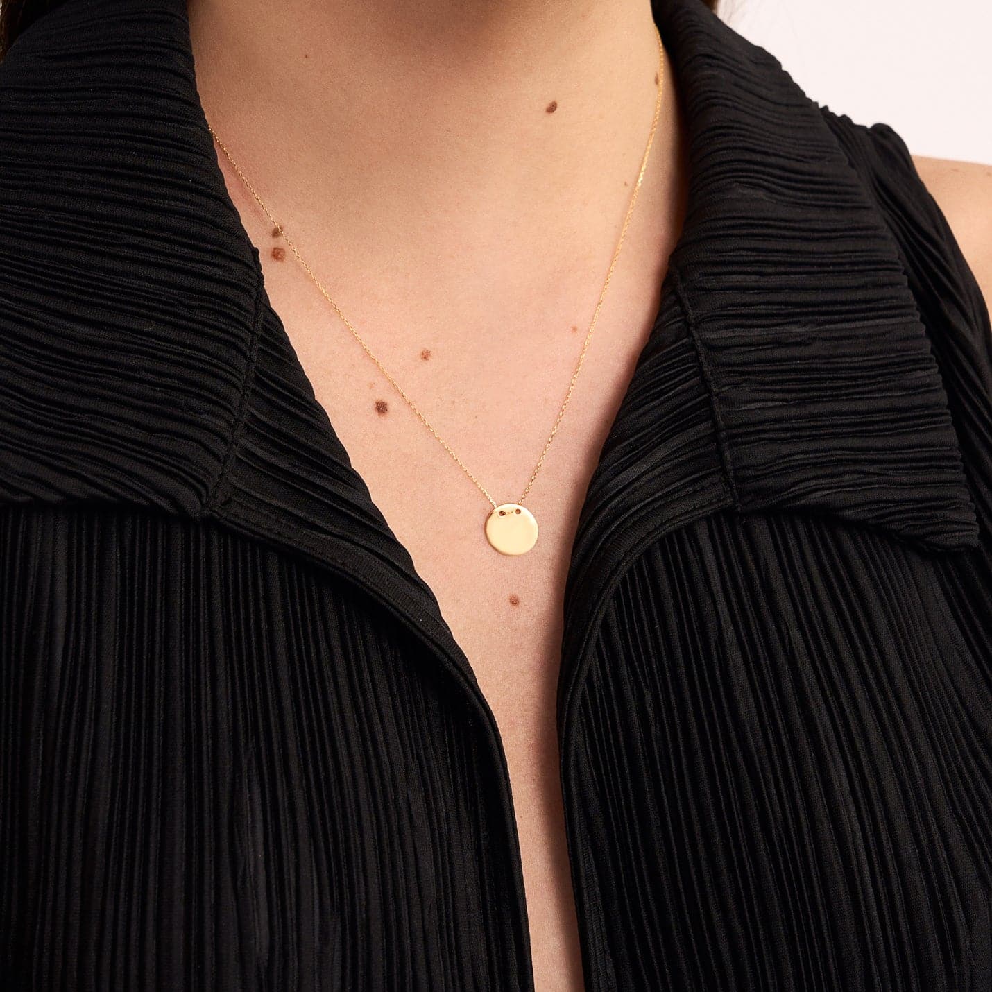 disc necklace made of 585 solid gold