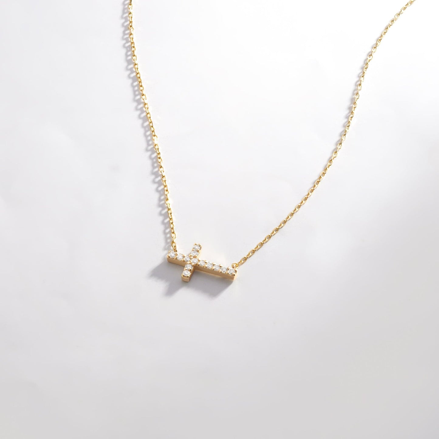 Horizontale Diamant-Kreuz-Halskette