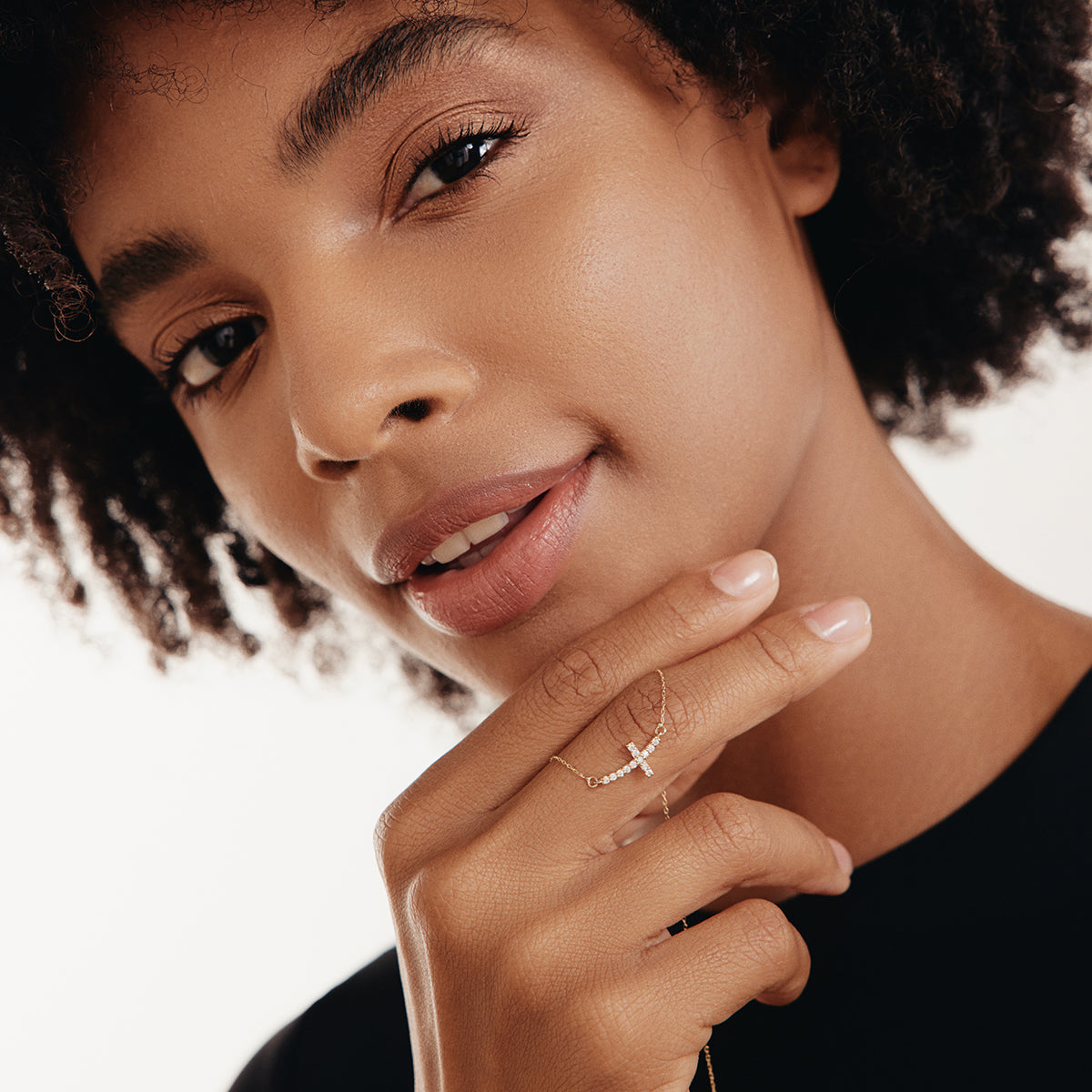 Curved diamond cross necklace made of 585 gold