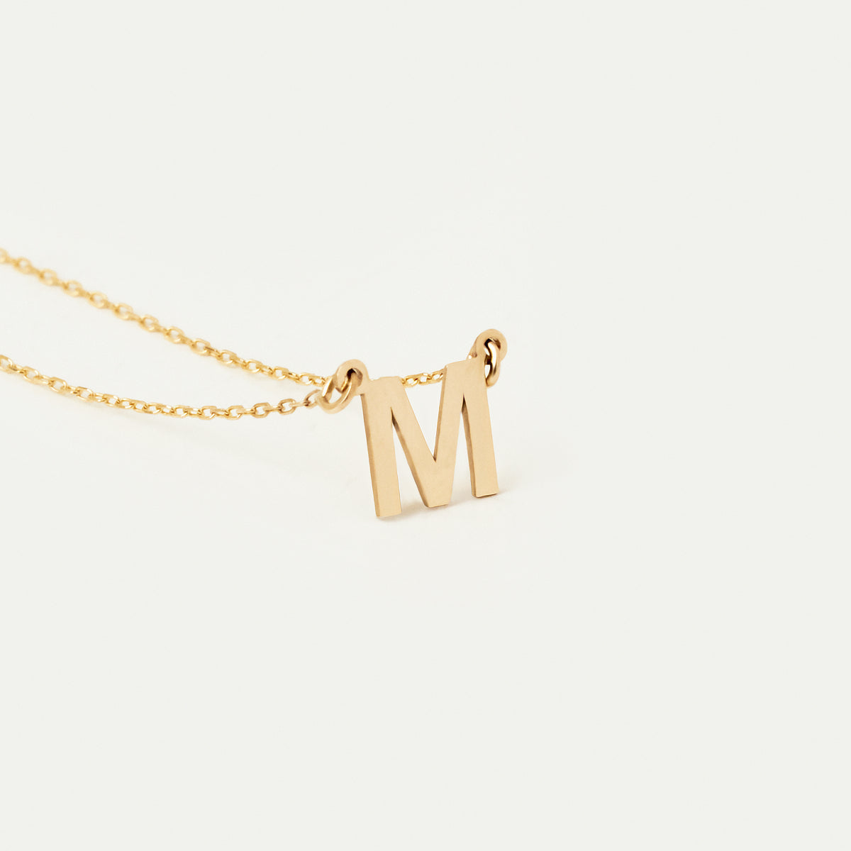 Individual delicate initial necklace in 585 gold
