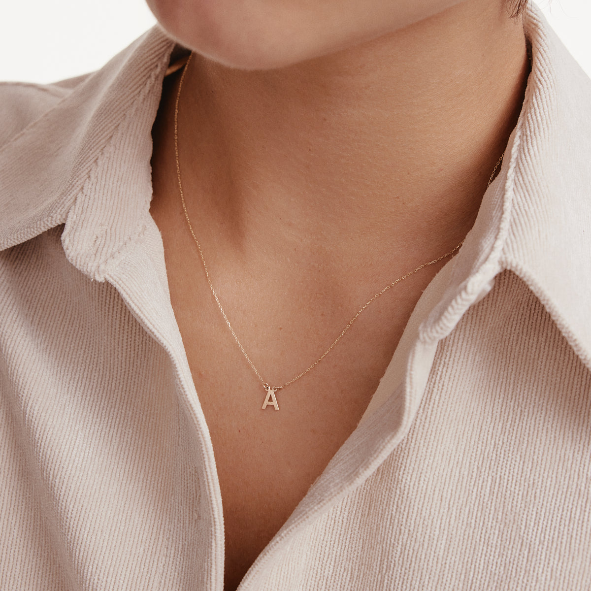 Individual delicate initial necklace in 585 gold
