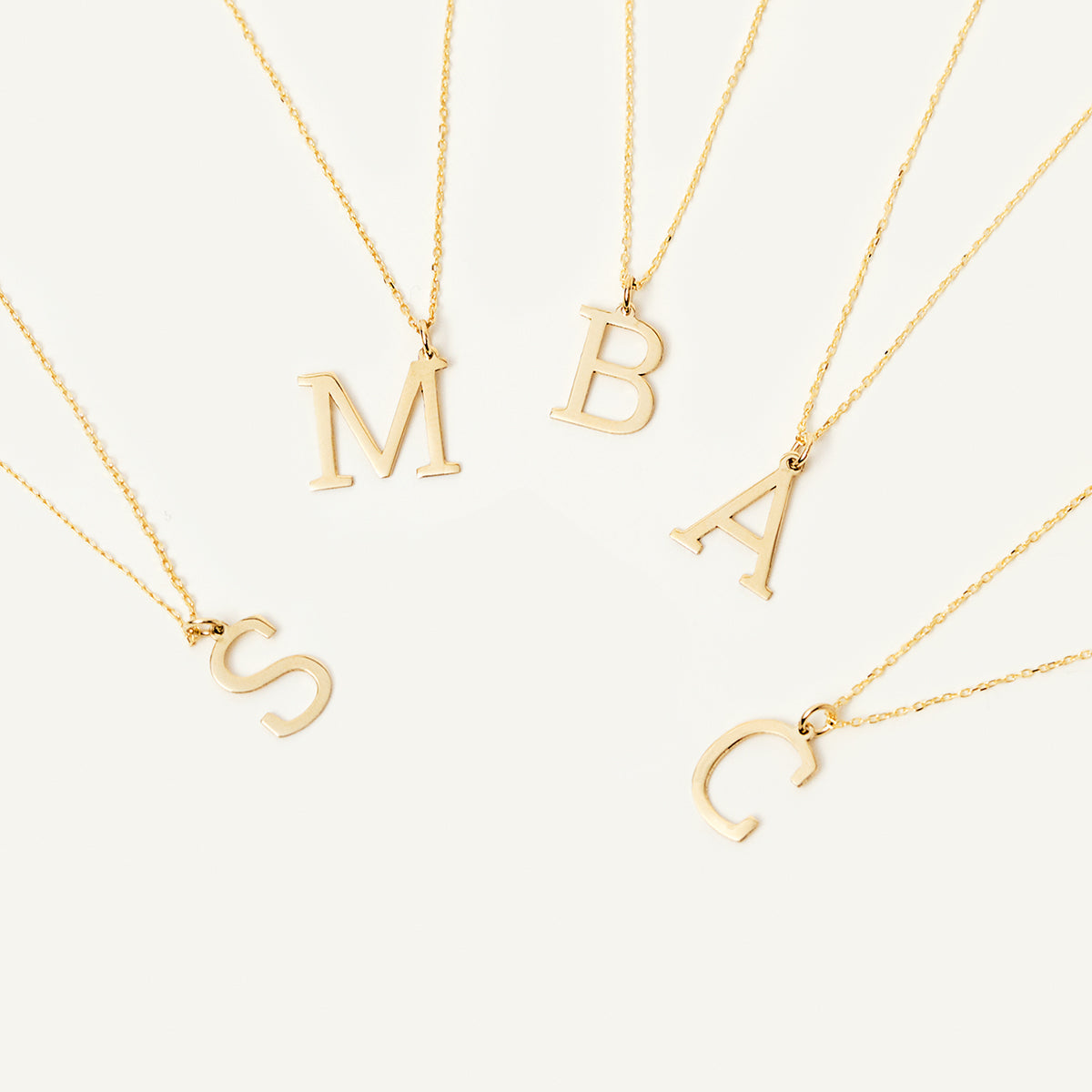 Personalisierte zierliche Initial-Anhänger-Halskette
