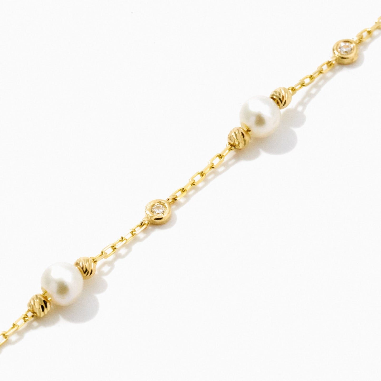 Mit Diamanten und Perlen besetztes Station-Armband