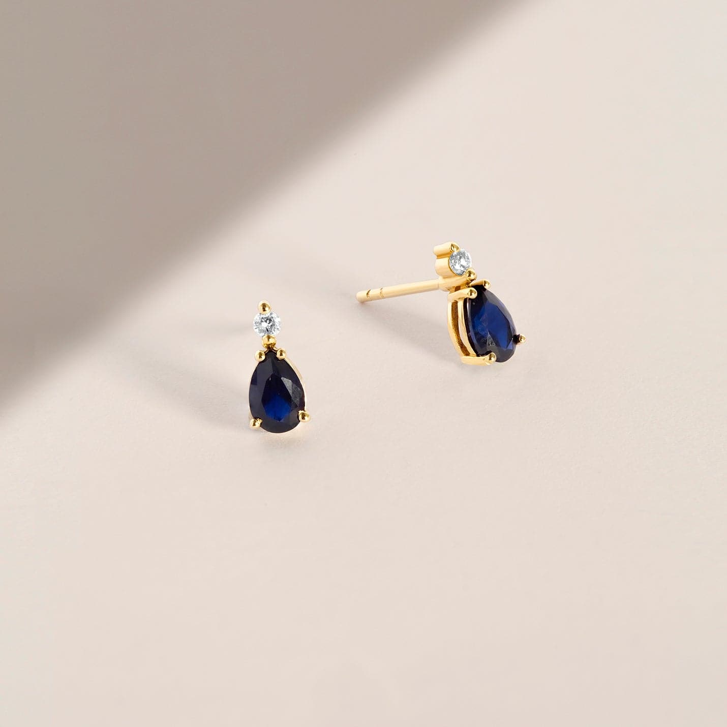 Diamant- und Saphir-Ohrstecker