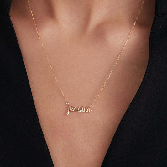 Handwriting script name necklace in 585 solid gold.