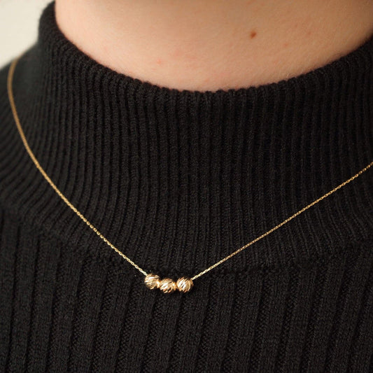 three-pearl pendant necklace made of 585 gold