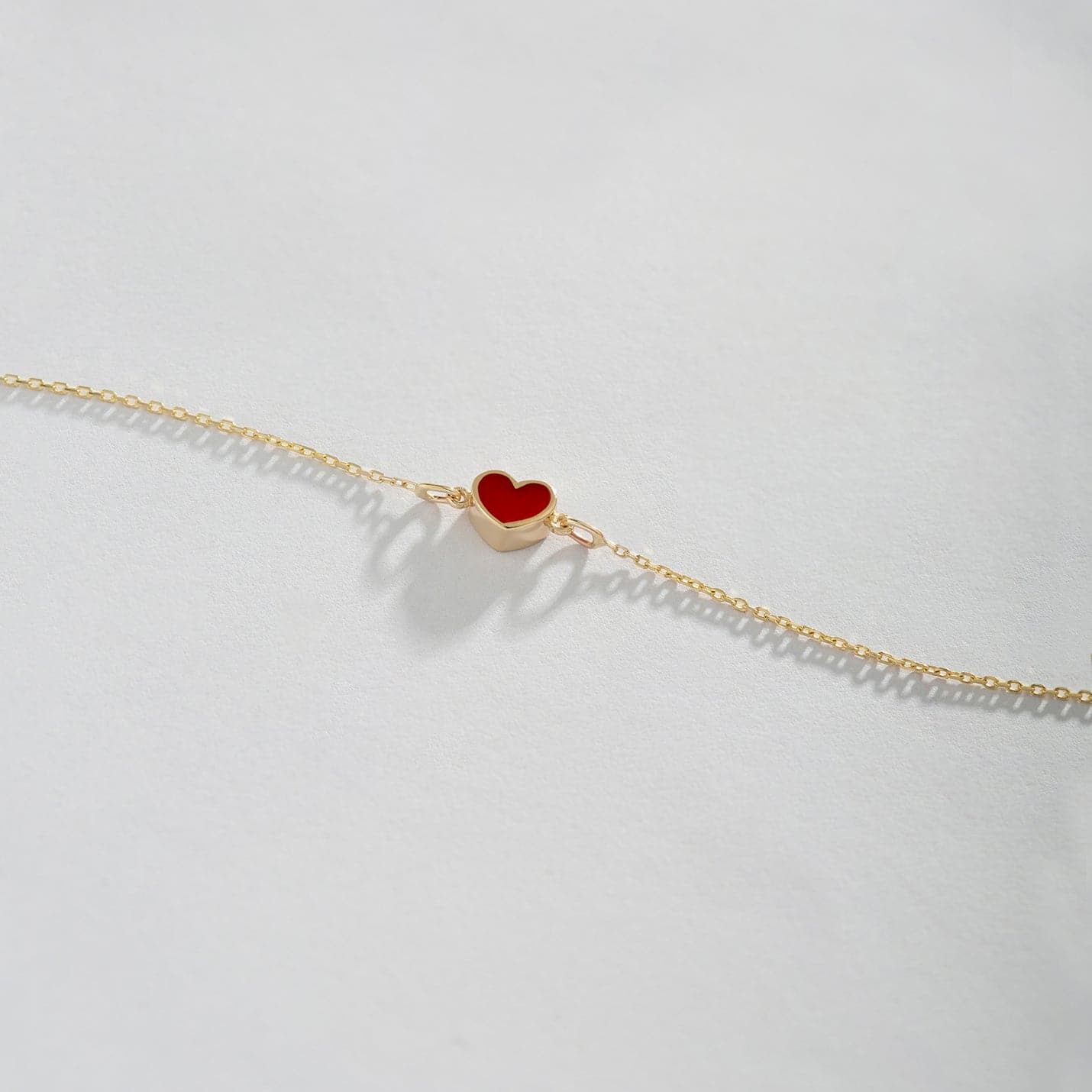 Rotes Herzarmband