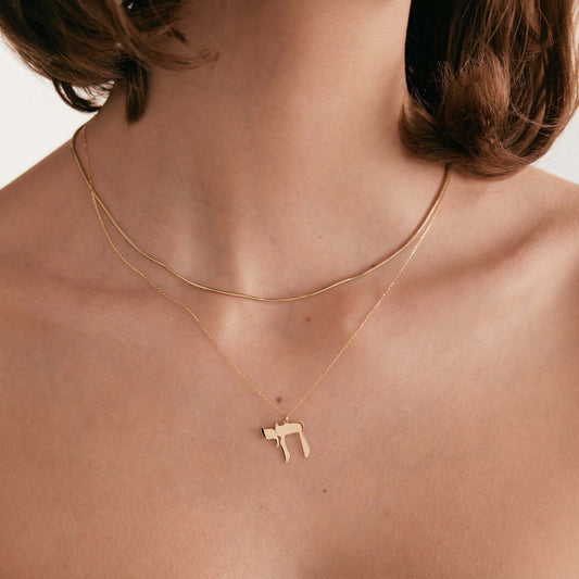 Hebrew Chai necklace in 585 solid gold