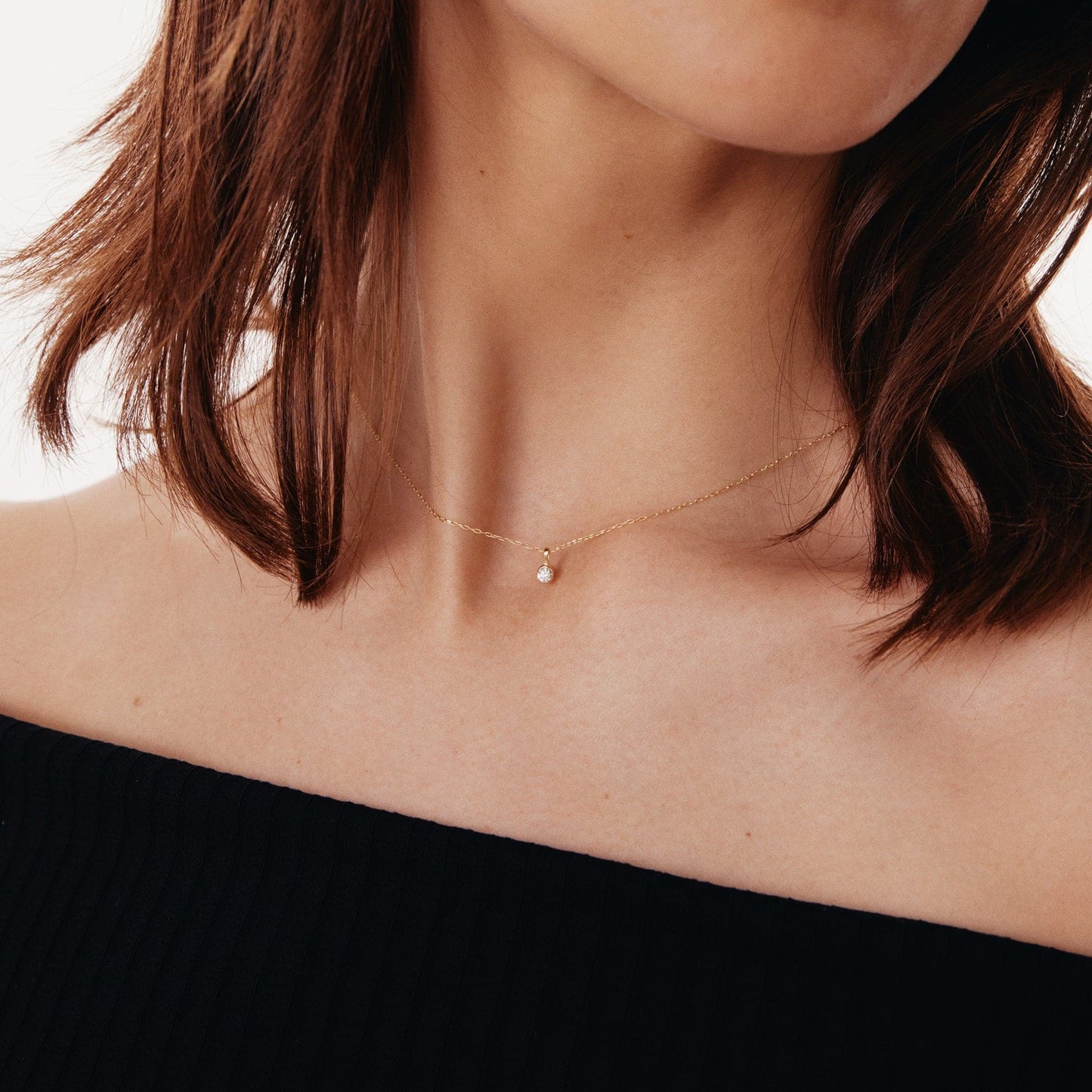 Collier pendentif solitaire diamant avec lunette en or jaune 585