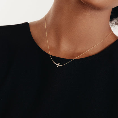 Gebogene Diamant-Kreuz-Halskette