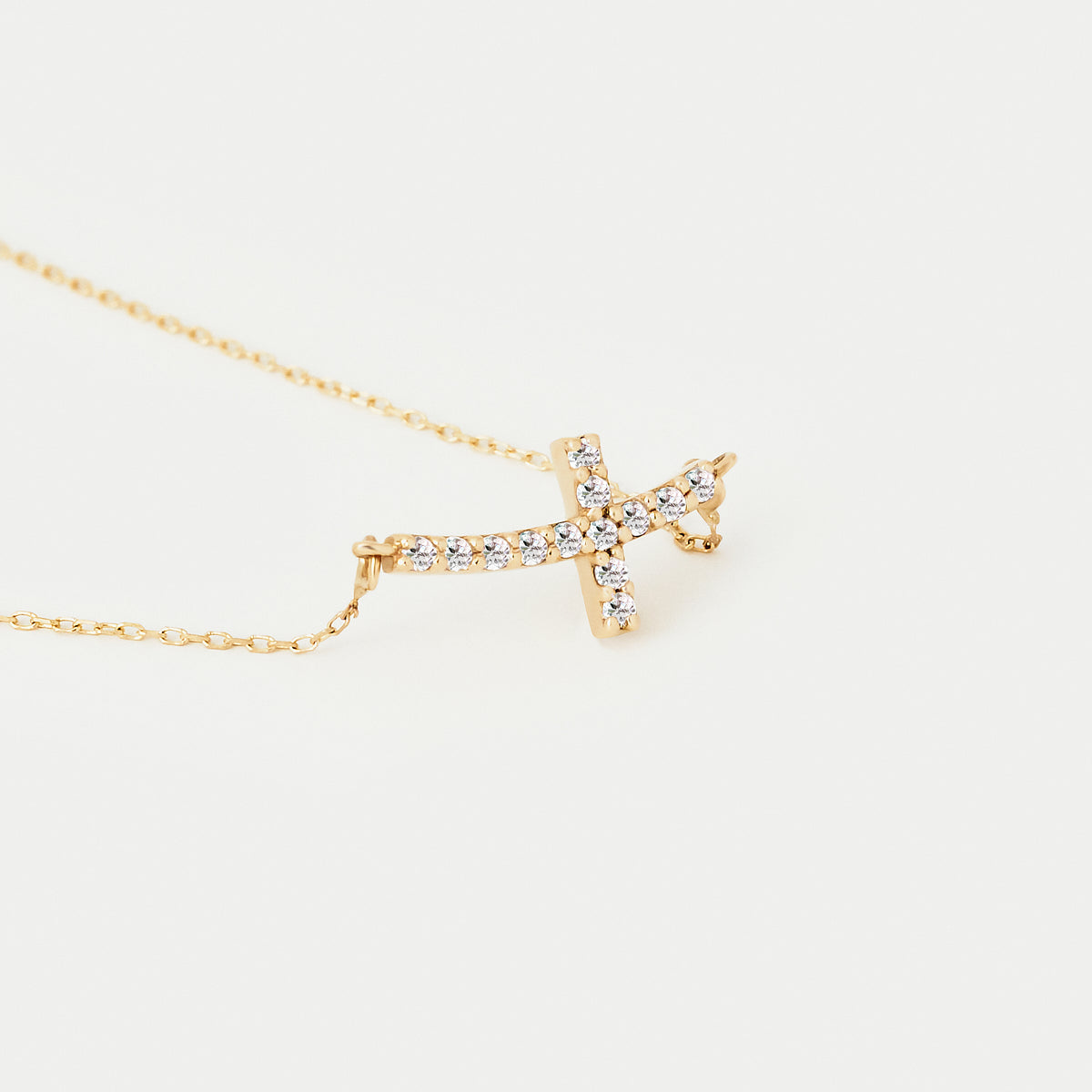 Gebogene Diamant-Kreuz-Halskette