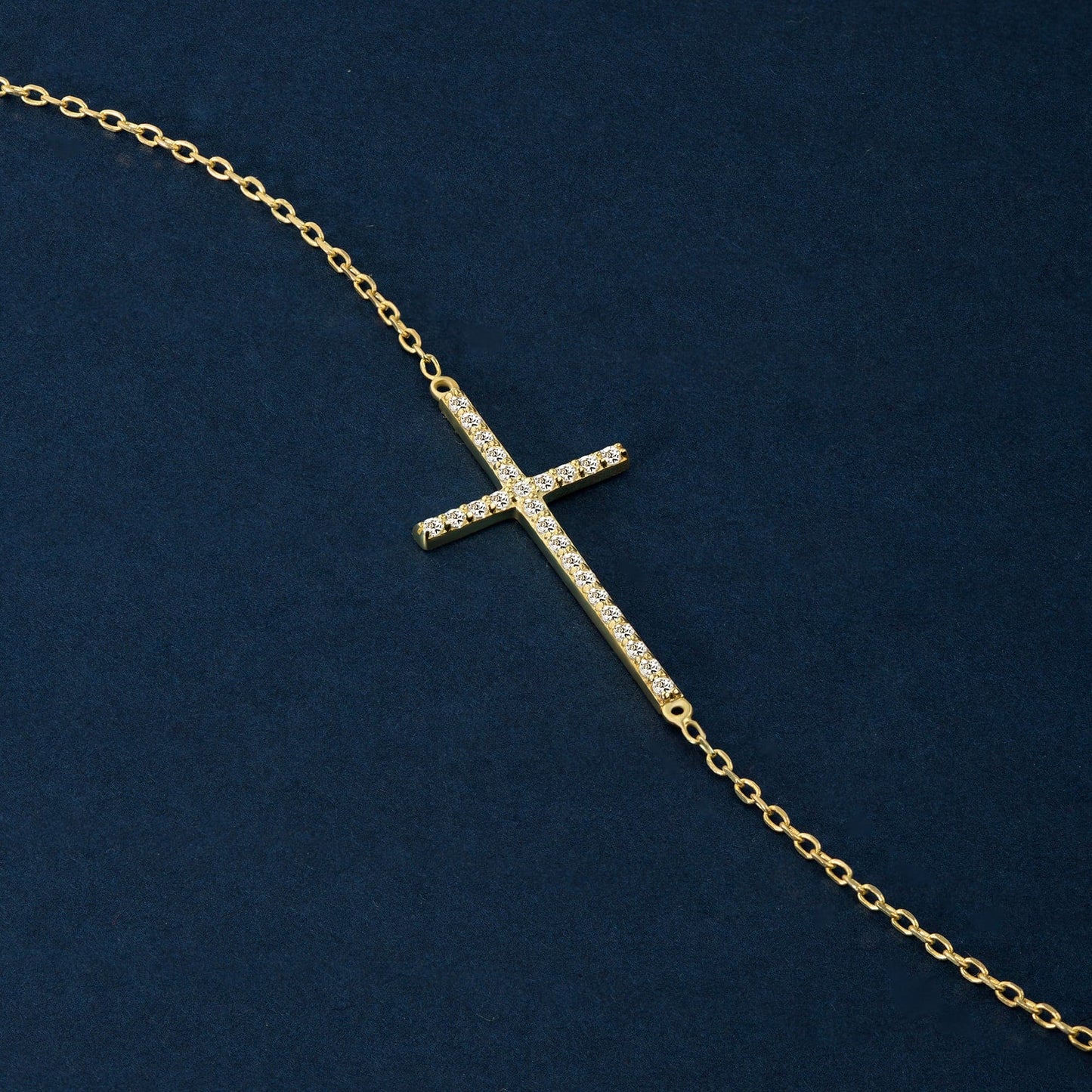 Horizontales Kreuz-Armband mit Diamantpflaster