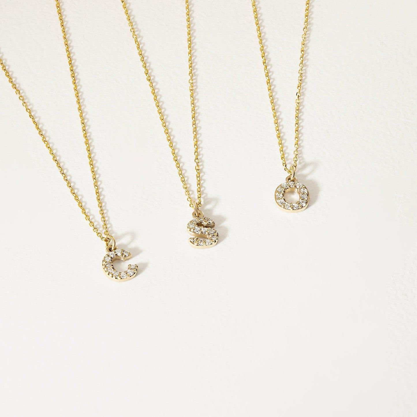 Individuelle Diamant Pave Initial Halskette
