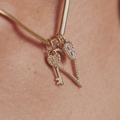 Diamant-Hellium-Buchstaben-Charm