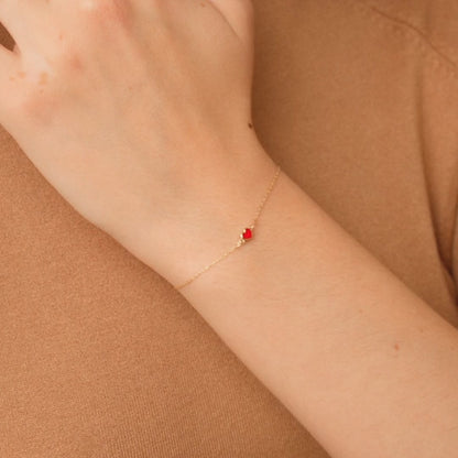 Rotes Herzarmband